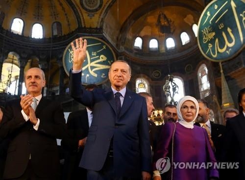 에르도안 터키 대통령 “성소피아 모스크 전환은 내정, 다른 국가 간섭 말아야”