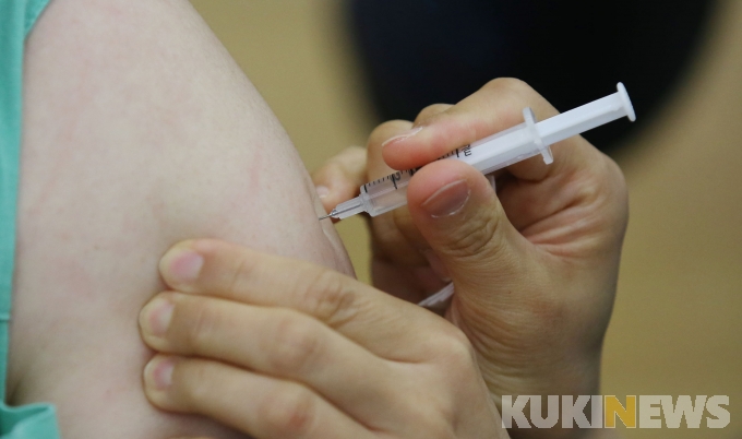 의협, ‘코로나19 백신’ 이상반응 신고센터 운영 나섰다