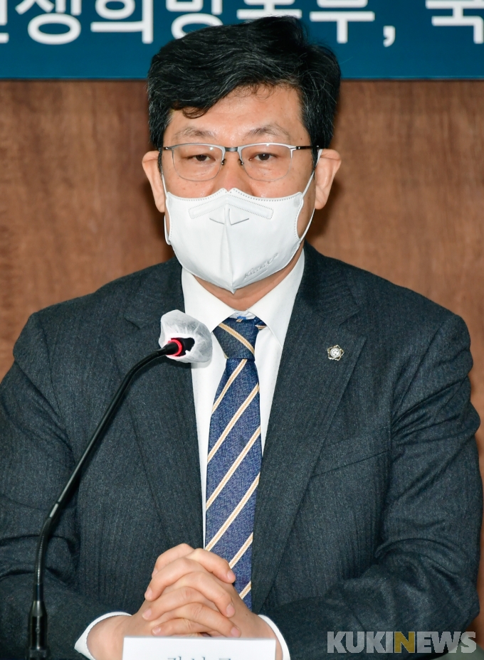 [쿠키포토] 발언하는 김남근 변호사