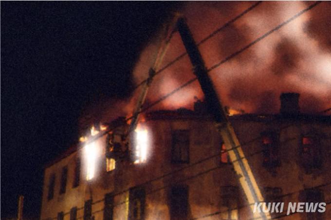 춘천 3층 상가 건물서 불…건물 4개동 전소