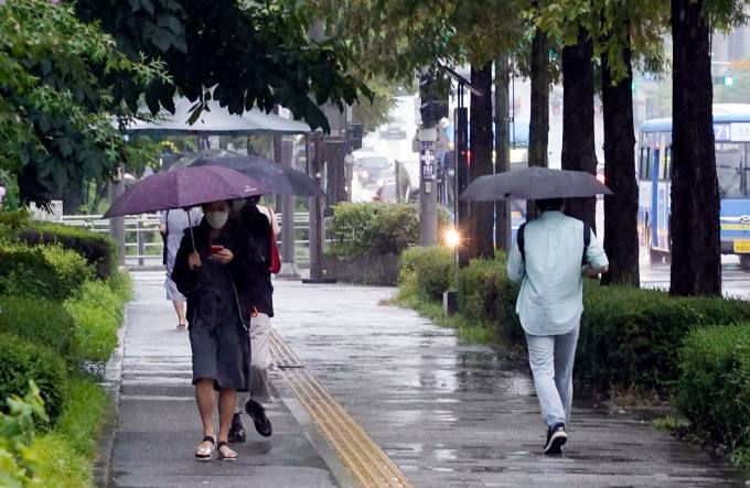 연휴 마지막날도 전국 비… 우산 챙기세요 [오늘 날씨]