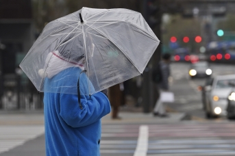 우산 필수 '출근길'