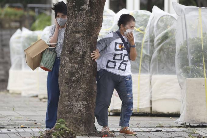 나무 뽑히고 곳곳 산사태…‘힌남노’가 휩쓴 대만·일본 상황 