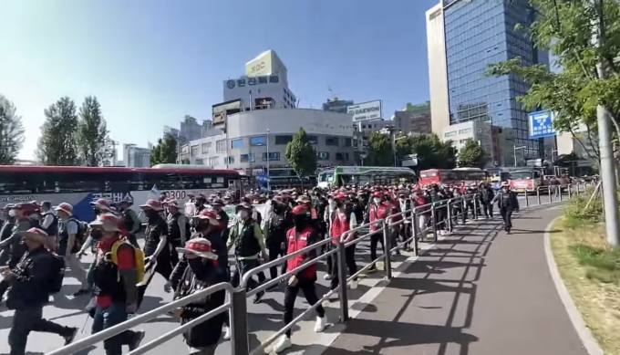 “제대로 된 일터 원한다”…서울 한복판, 수만명이 목 놓아 외쳤다