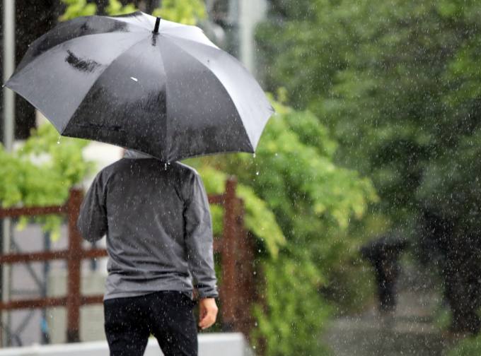 연휴 내내 흐리고 비… 일부 지역 강수량 100㎜ 이상 [오늘 날씨]
