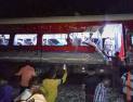 인도서 여객열차 탈선·충돌 참사…“사망자 최소 207명”