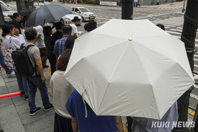 '우산은 필수품' [쿠키포토]