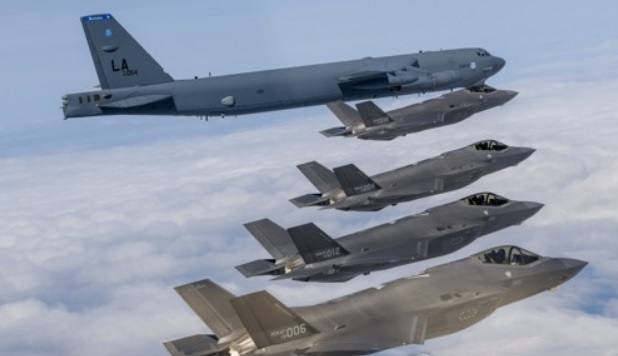 美 폭격기 B-52H, 13일 만에 한반도 재전개…북 도발 대응 차원