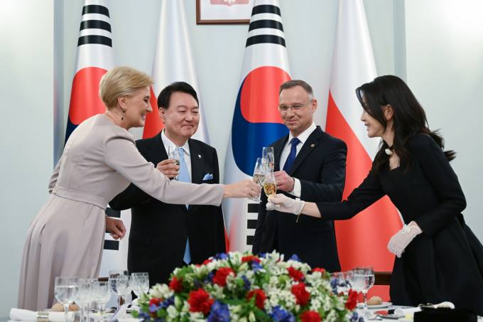 尹대통령, 폴란드 대통령·총리 오만찬…‘협력 확대’ 약속