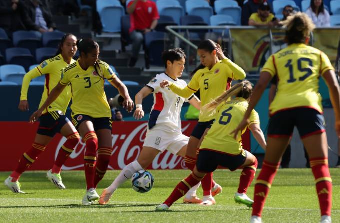 실수에 무너진 여자축구, 월드컵 1차전서 콜롬비아에 0대 2 패배