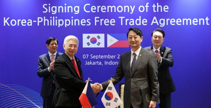 尹대통령, 필리핀 정상회담·FTA 서명식 참석…“전략적 동반자”