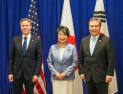 한·미·일 외교장관 “북·러 군사협력 논의 우려”