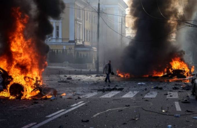 우크라이나 수도 키이우, 2개월 만에 공습 받아