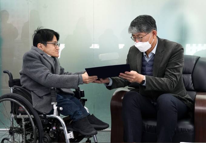 용인시장애인인권영화제, 쿠키미디어에 감사장 전달