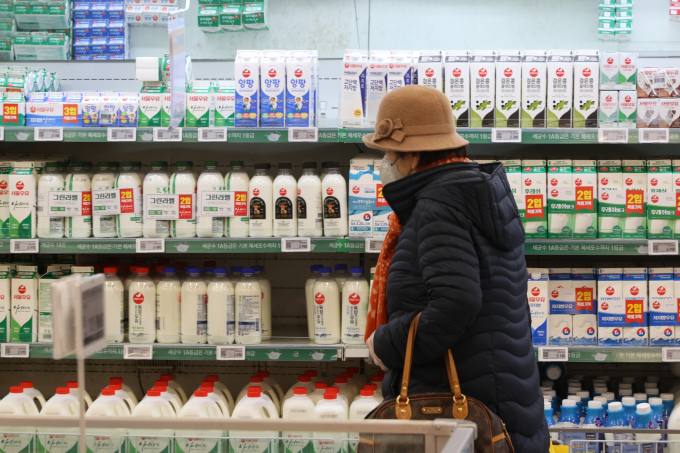 치솟는 우유 가격…인하 요구에 업계 “조정 쉽지 않다”