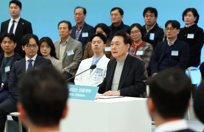 尹대통령, 여덟 번째 민생토론회 개최…“생명과 지역을 살리는 의료개혁할 것”