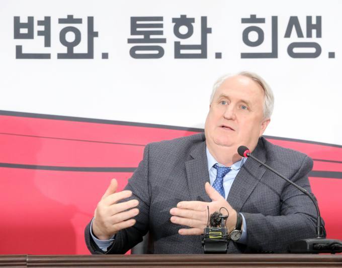 “국민의미래 대표, 인요한이 적임자”…커지는 당내 여론