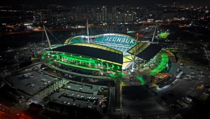 전주월드컵경기장, 초록빛 물결로 ‘응원의 불빛 함성’