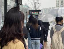 “버스 왜 안 오냐” “갑자기 웬 파업”…멈춰선 서울, 출근길 대혼란 [르포]