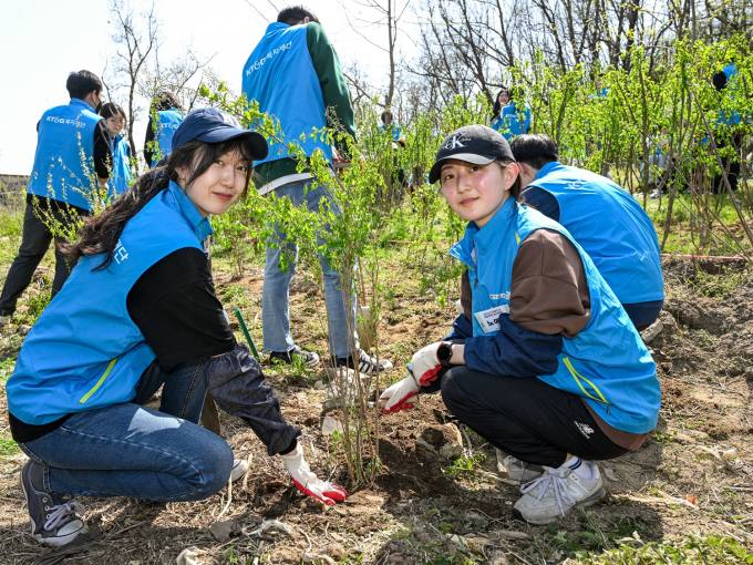 KT&G복지재단, 북한산국립공원에 나무 1500그루 심어