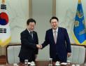 尹대통령-이재명 대표, 용산서 첫 회담
