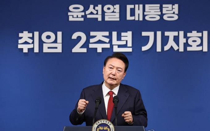 尹대통령, 기자회견 소통방식 갑론을박…與·野 얼음장 ‘대치정국’ 전망