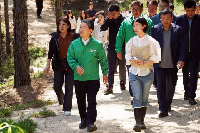 [포토]남성현 산림청장, 국립수목원 개원 25주년 기념식 참석