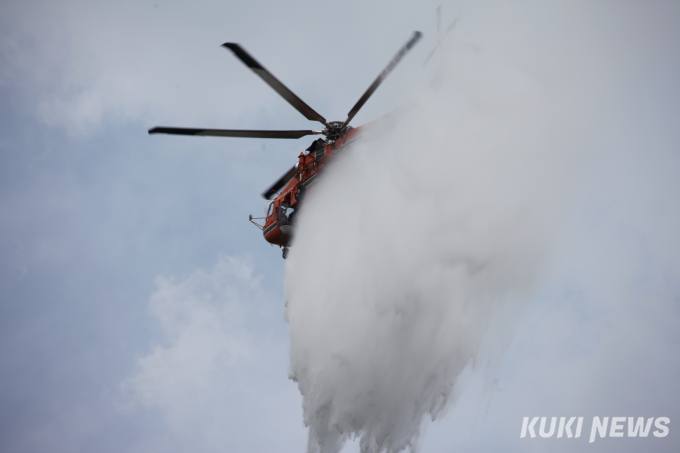 [포토]태백 산불 진화에 투입된 헬기