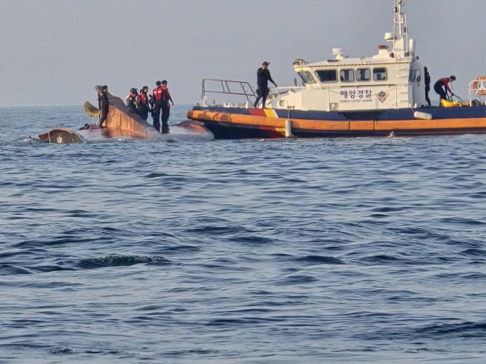가거도 해상 어선 전복, 중국 화물선 승조원 2명 긴급체포