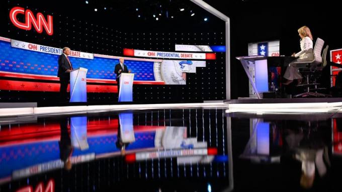 美 대선 첫 토론회서 바이든-트럼프 ‘충돌’…인플레이션 책임론 공방