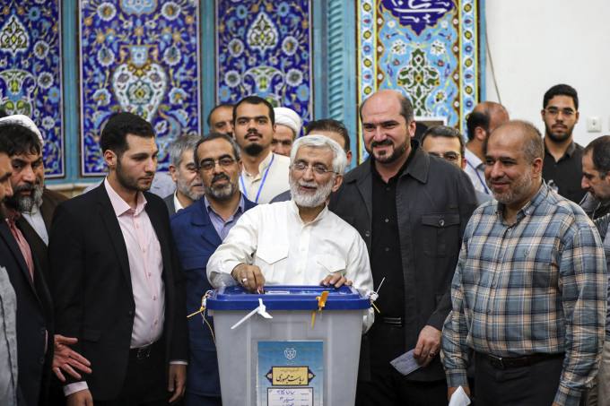이란 대선서 온건파 후보 ‘선전’…차주 결선투표 갈 듯