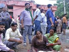 “허용 인원 3배 몰려”…인도 힌두교 행사서 압사사고 발생해 최소 100여명 사망